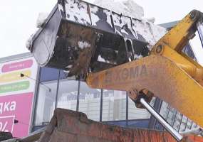 После требования прокуратуры Нижнекамска на парковках стали исчезать сугробы - НТР 24