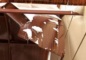 Житель Нижнекамска пострадал от упавшей с крыши глыбы льда - НТР 24