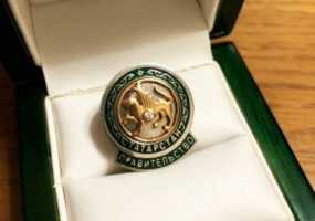 Неизвестный продает нагрудный знак правительства Татарстана - НТР 24