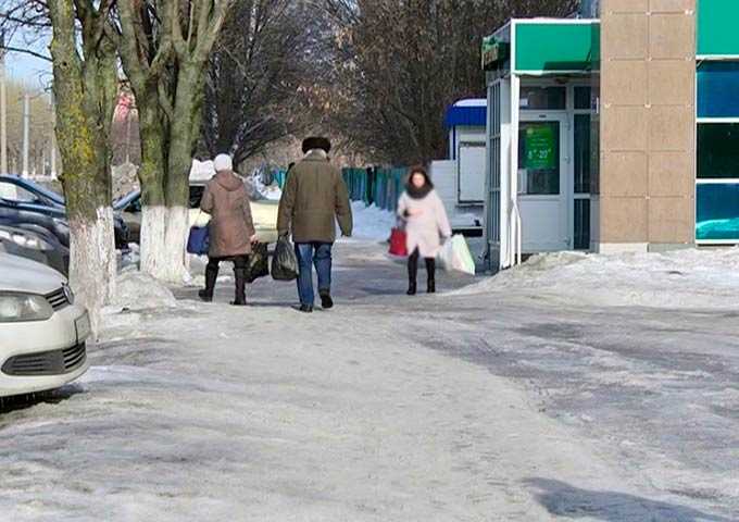 Мужчина отсудил полмиллиона рублей за свое падение на тротуаре