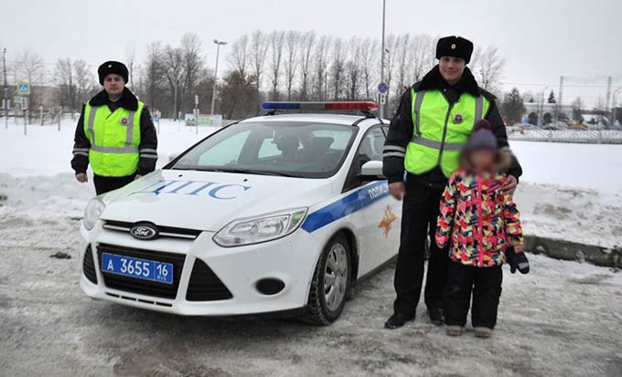 Сотрудники ГИБДД в Татарстане спасли девочку, которая подавилась выпавшими зубами