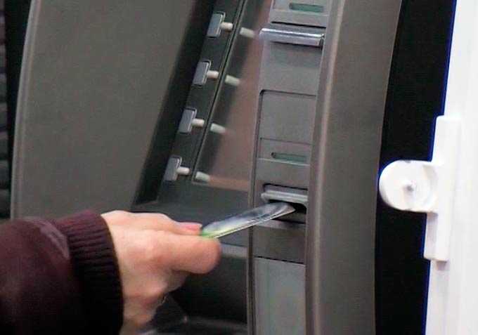 Россияне больше не смогут свободно пользоваться анонимными банковскими картами