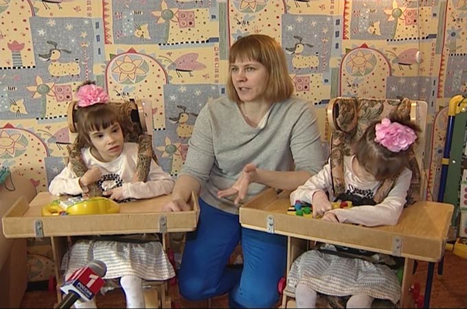 Русфонд: сбор средств на коляски для близнецов Вероники и Риты с ДЦП