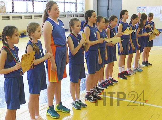 Команды девушек приняли участие в баскетбольном турнире памяти Вячеслава Сечина