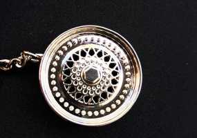 "Безработных" водителей дорогих авто поймали на получении социальных субсидий - НТР 24