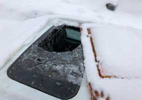 У нижнекамских школьников появилась новое зимнее развлечение – разбивать автомобили