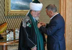 Рустам Минниханов вручил Талгату Таджуддину орден «Дуслык» - НТР 24