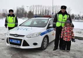 Сотрудники ГИБДД в Татарстане спасли девочку, которая подавилась выпавшими зубами - НТР 24