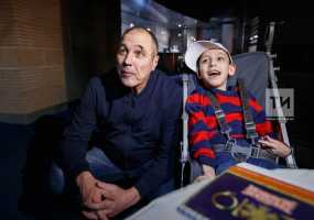 Мальчик с ОВЗ благодаря Президенту Татарстана встретился с участниками шоу «Уральские пельмени» - НТР 24