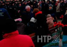 В Нижнекамске прощаются с погибшим полицейским Динаром Саматовым