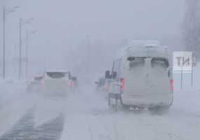 На расчистку трасс от последствий бурана в Татарстане вывели около 300 единиц снегоуборочной техники - НТР 24