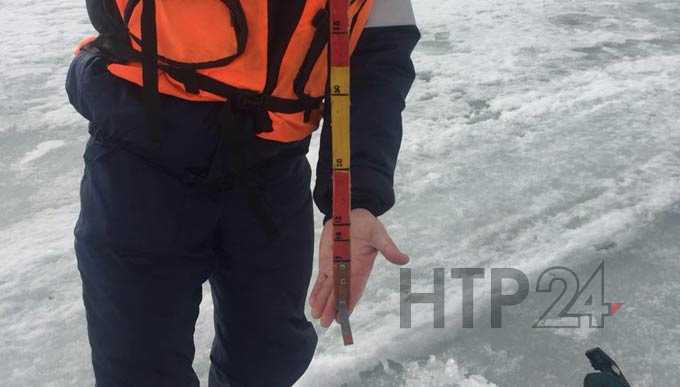 ГИМС ведет мониторинг толщины льда на Пионерском озере