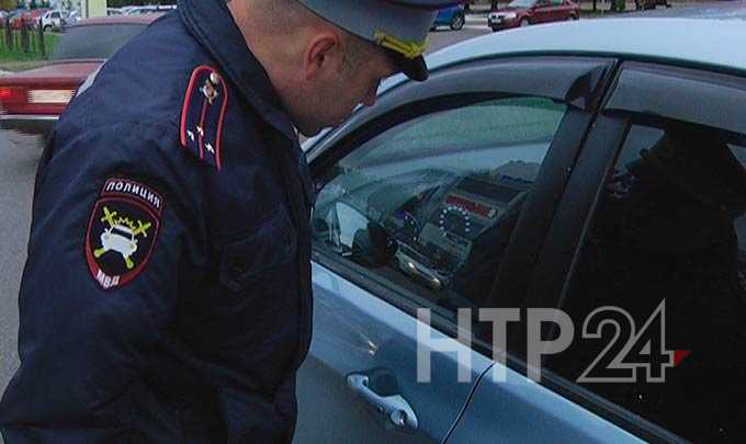 В Нижнекамске сотрудники ГИБДД за час проверили 100 водителей и выявили 35 нарушений