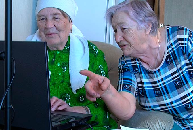 Нижнекамских пенсионеров призывают сказать на всю Россию спасибо Интернету