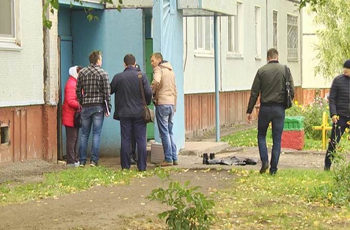 Выпавшая из окна в Нижнекамске студентка из Удмуртии перед смертью была изнасилована - следствие