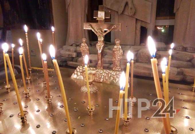 Тысячи православных жителей Нижнекамска встретили Пасху Христову в храмах
