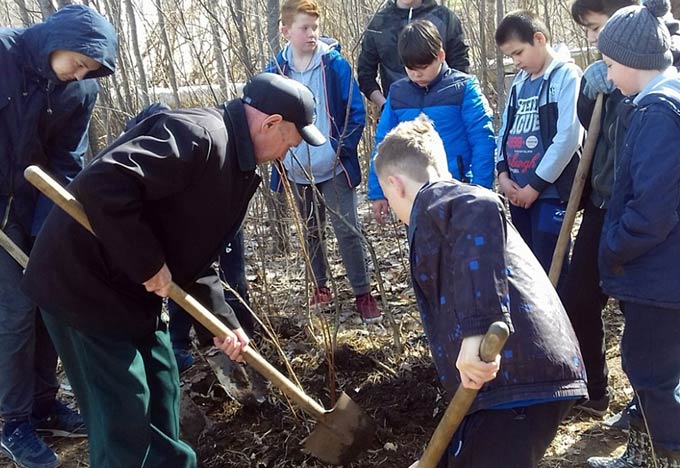 Молодежь Нижнекамска присоединилась к экологической акции «День посадки леса»