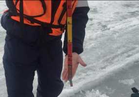 ГИМС ведет мониторинг толщины льда на Пионерском озере - НТР 24