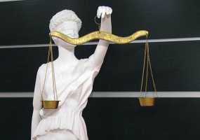 В Нижнекамске на осмотр ран подсудимого на заседание суда вызвали судмедэксперта