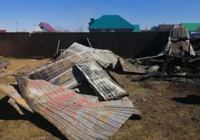 Пожар уничтожил баню и сарай в деревне Хутор Минькино под Нижнекамском
