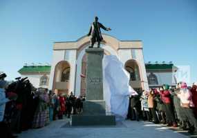 Минниханов и Хабиров открыли в Уфе первый памятник Габдулле Тукаю - НТР 24