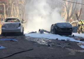 В Нижнекамске во дворе жилого дома взорвался автомобиль