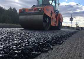 Специалисты рассказали, для чего укладывают второй слой асфальта на Соболековской трассе в Нижнекамске - НТР 24