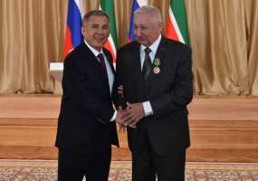 Экс-глава Нижнекамска получил орден из рук Рустама Минниханова - НТР 24