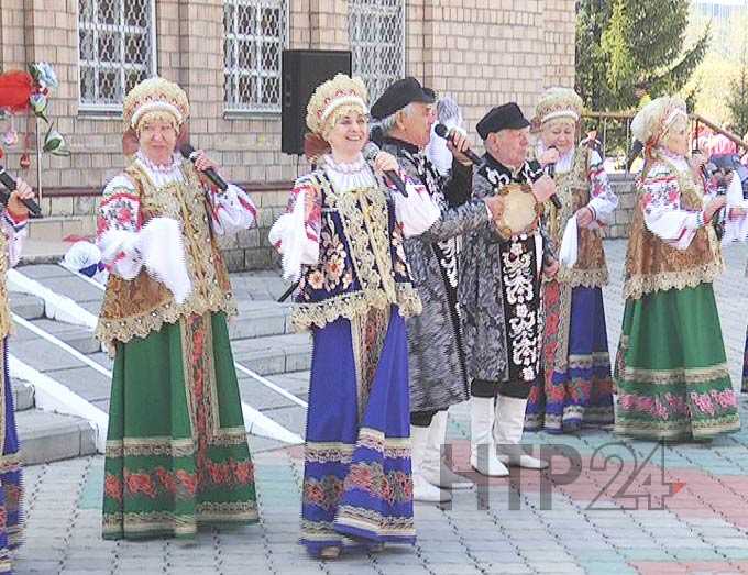 Православные жители Нижнекамска отметили Антипасху праздничным хороводом