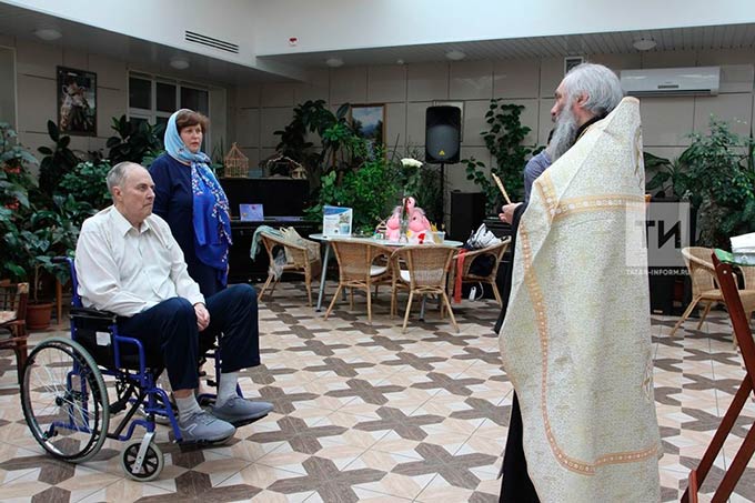 В Татарстане пациент с последней стадией рака обвенчался прямо в хосписе