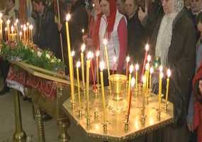 В православные храмы Нижнекамска «прибыл» Благодатный огонь