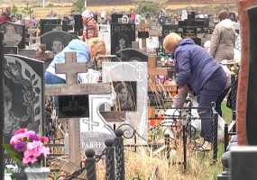 Проливной дождь не помешал жителям Нижнекамска отметить Радоницу - НТР 24