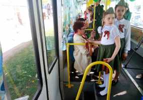 По Нижнекамску под «Катюшу» проехал «Трамвай памяти» - НТР 24