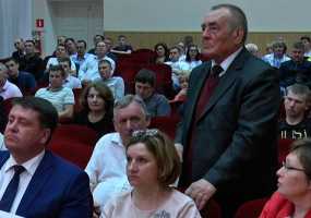 Общественность Нижнекамска приняла участие в «зеленых» слушаниях, во время которых обсуждалось строительство нового завода