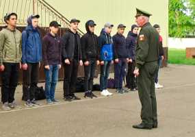 17 жителей Нижнекамска отправились служить в армию
