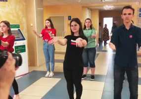 В День отказа от табака студенты Нижнекамского медицинского колледжа исполнили танец здоровья
