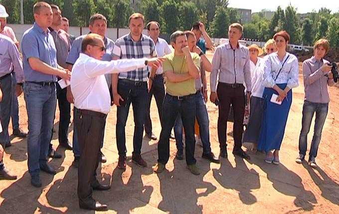 Мэр Нижнекамска проверил, как идет строительство новой школы