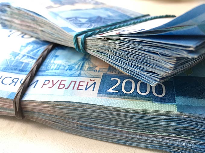 Украденные у бабушки 300 тыс рублей школьник в Татарстане потратил до копейки