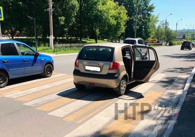 В Нижнекамске под колеса автомобиля попала 12-летняя велосипедистка
