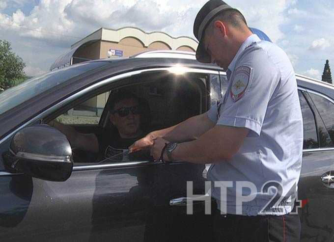 Сотрудники ГИБДД Нижнекамска напомнили, что владельцы тонированных машин могут получить 15 суток ареста