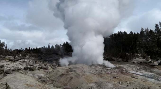 Ученые озабочены необъяснимой активностью около вулкана Йеллоустоун