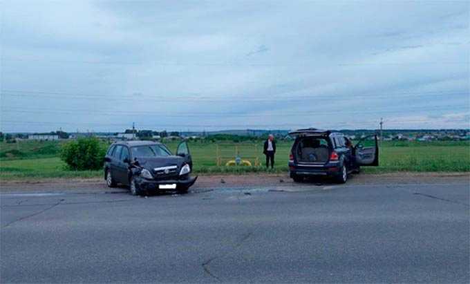 Под Нижнекамском в ДТП на "убитой" дороге пострадали два водителя