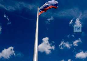 В казанском парке Победы прошла церемония подъема российского флага на 50-метровый флагшток - НТР 24