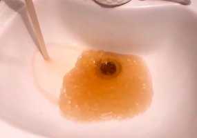 Нижнекамцы жалуются на цветную воду из крана - НТР 24