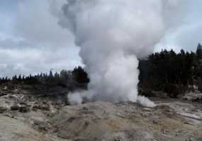 Ученые озабочены необъяснимой активностью около вулкана Йеллоустоун