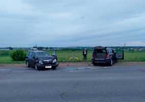 Под Нижнекамском в ДТП на "убитой" дороге пострадали два водителя - НТР 24