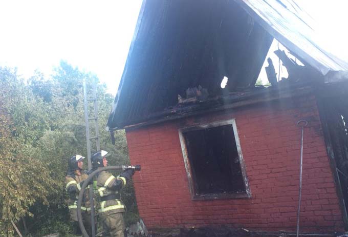 В одном из садовых обществ Нижнекамска сгорел дачный дом