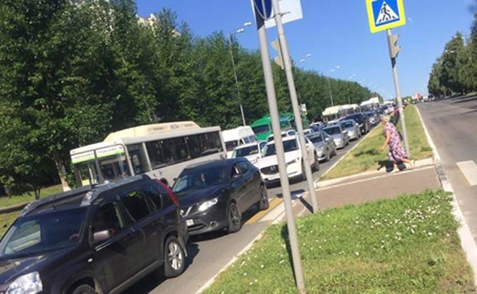 В среду утром в Нижнекамске на дорогах, ведущих в промзону, образовались пробки