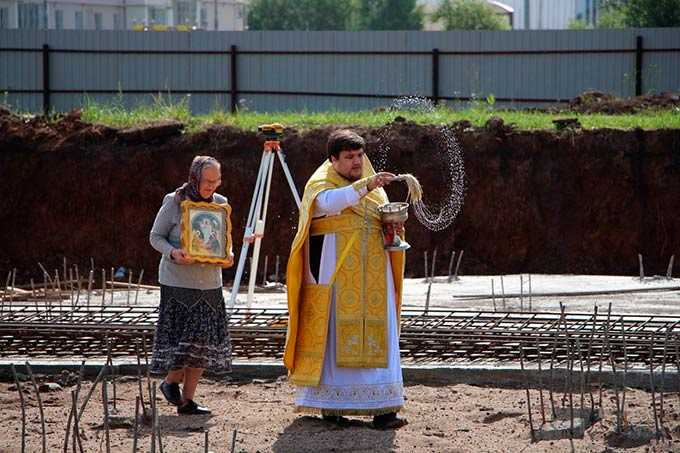 В Нижнекамске освятили фундамент под новый православный храм