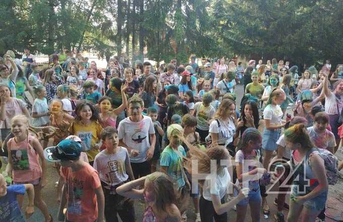 На летнем фестивале в Нижнекамске использовали 150 кг красок